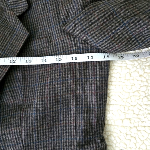 Women's Wool Gray Plaid Lined Blazer size 8P - Picture 9 of 15